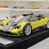 Henson & Heaven Pagani 2016 Zonda 760 Roadster Guld Black Carbon 1:18 – Samlarresin i resin