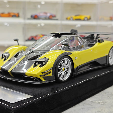 Henson & Heaven Pagani 2016 Zonda 760 Roadster Guld Black Carbon 1:18 – Samlarresin i resin