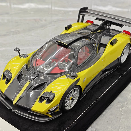 Henson & Heaven Pagani 2016 Zonda 760 Roadster Guld Black Carbon 1:18 – Samlarresin i resin