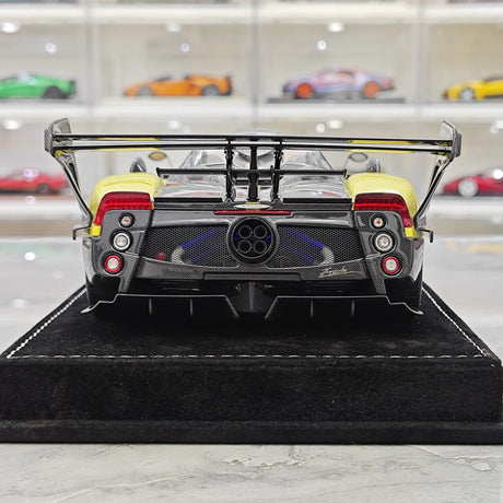 Henson & Heaven Pagani 2016 Zonda 760 Roadster Guld Black Carbon 1:18 – Samlarresin i resin