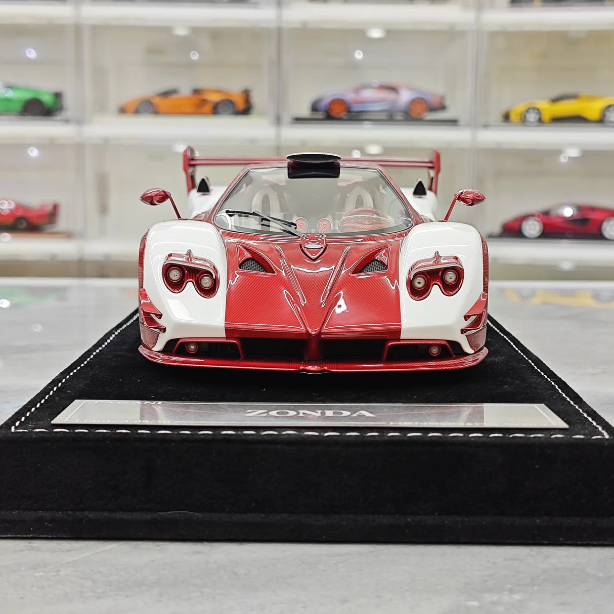 Henson & Heaven Pagani 2016 Zonda 760 Roadster Red White Carbon 1:18 – samlarobjekt resinmodellresin