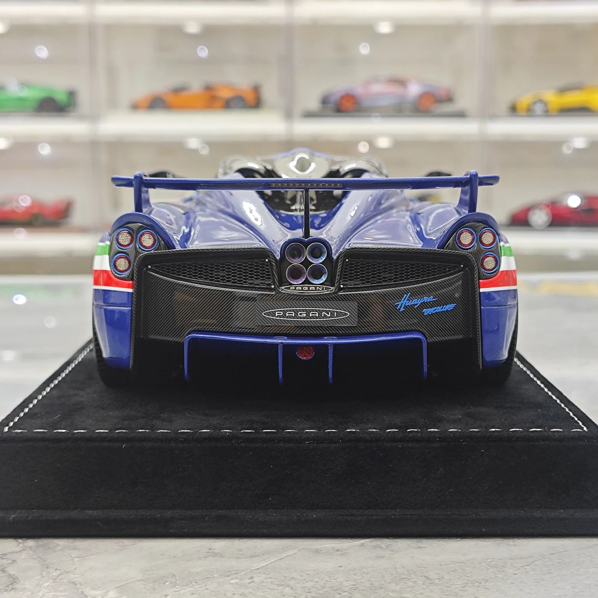 Henson & Heaven Pagani 2021 Huayra R Blue Gold Carbon 1:18 – Collectible Resin Model Resin