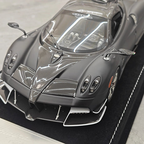 Henson & Heaven Pagani 2021 Huayra R Matte Black Carbon 1:18 – Resina da collezione modello in resina
