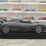 Henson & Heaven Pagani 2021 Huayra R Matte Black Carbon 1:18 – Verzamelbare resin modelresin resin
