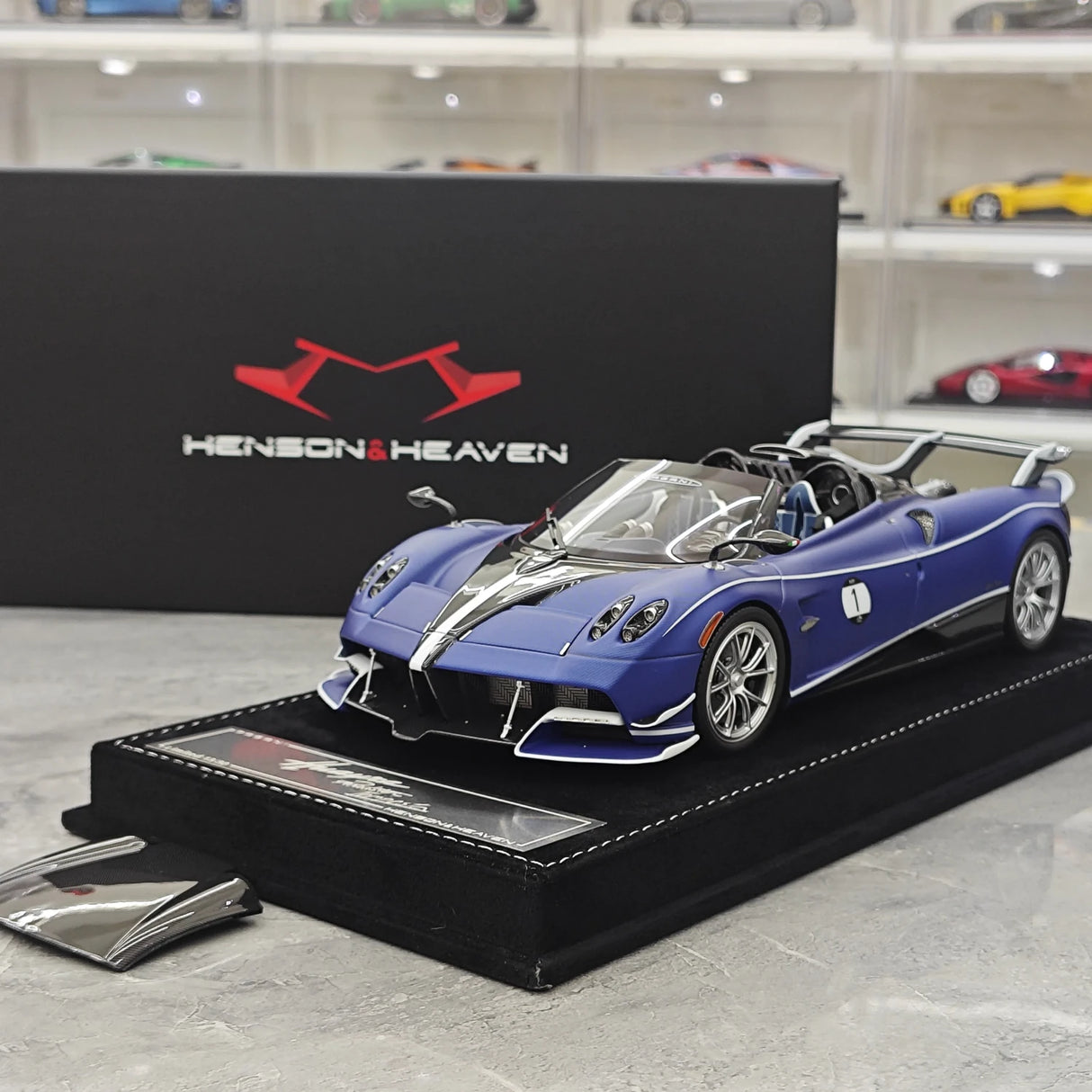 Henson & Heaven Pagani 2021 Huayra R Matte blauw Carbon zwart 1:18 – Collectible resin Model resin