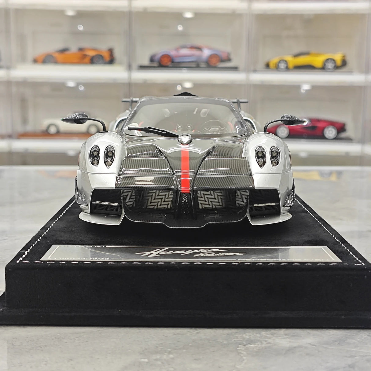 Henson & Heaven Pagani 2021 Huayra R Silver Black Carbon 1:18 – Verzamelbare resin modelresin resin