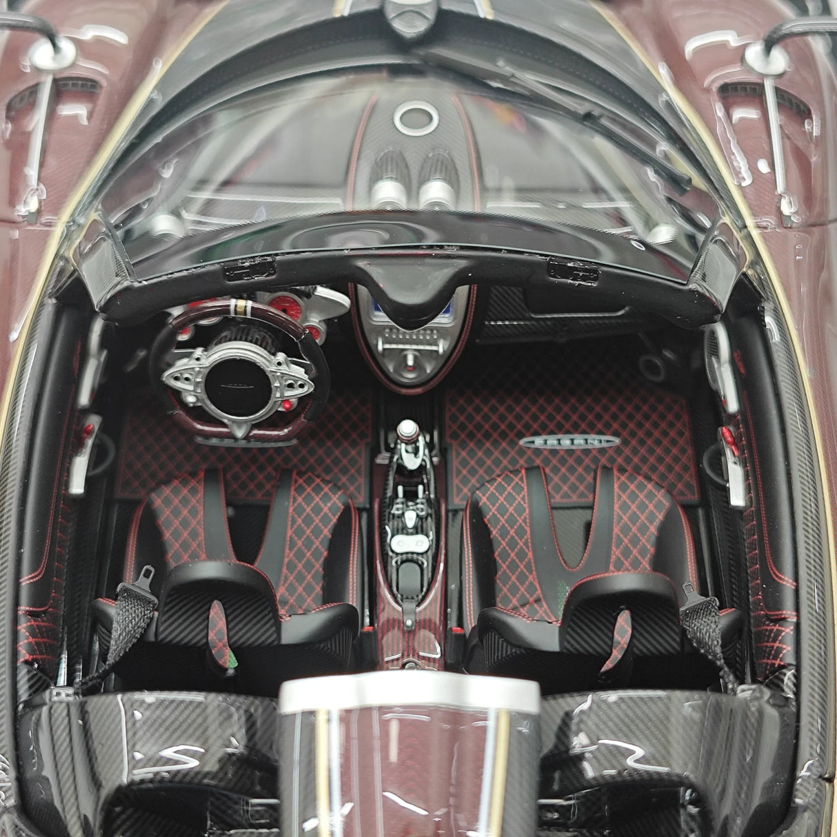 Henson & Heaven Pagani 2021 Huayra R Wine 1:18 – Verzamelbare harsmodelresin