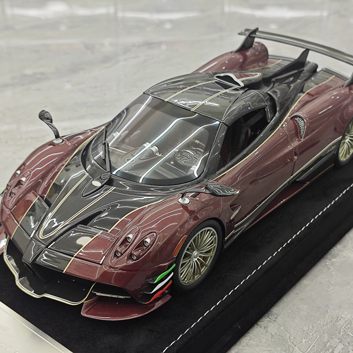 Henson & Heaven Pagani 2021 Huayra R Wine 1:18 – Verzamelbare harsmodelresin