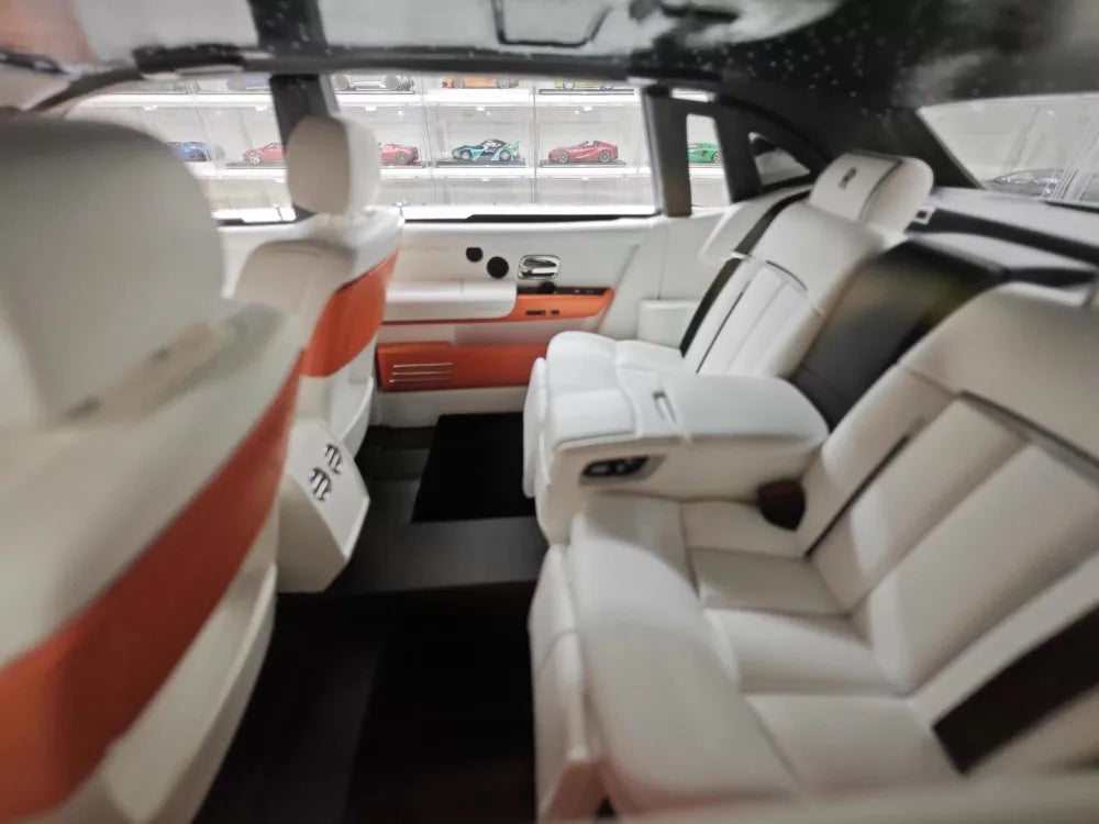 [Henson & Heaven] 1:18 Rolls-Royce 2017 Phantom VIII Extended Wheelbase oranje modelauto Hars