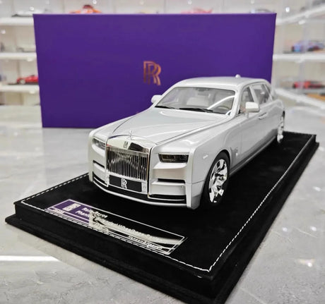 [Henson & Heaven] 1:18 Rolls-Royce 2017 Phantom VIII Extended Wheelbase Silver Model Car Resin