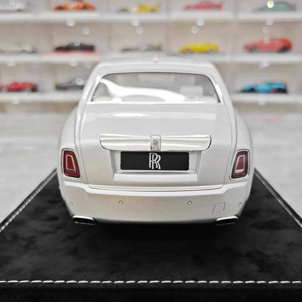 [Henson & Heaven] 1:18 Rolls-Royce 2017 Phantom VIII Extended Wheelbase argento modellino di auto resina
