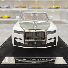 [Henson & Heaven] 1:18 Rolls-Royce 2024 Ghost BB White & Green Model Car Resin