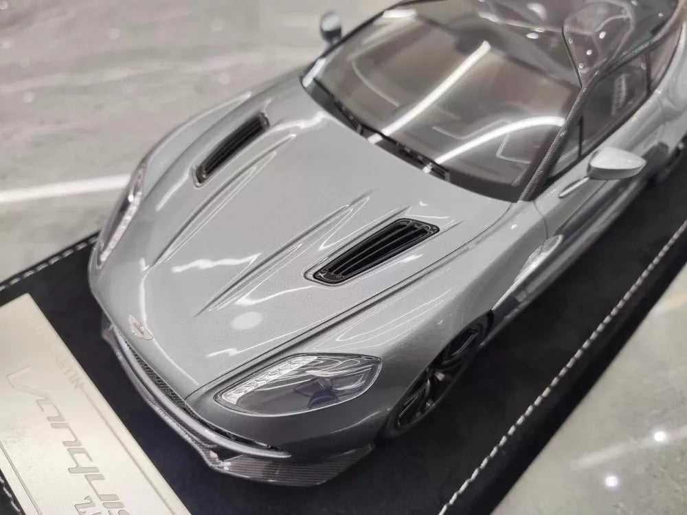 [Henson & Heaven] 1:18 Aston Martin 2019 Vanquish Zagato Shooting Brake Gray Model Car Resin