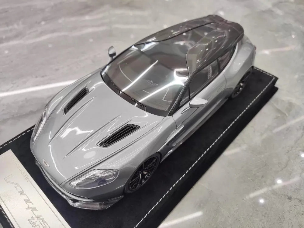[Henson & Heaven] 1:18 Aston Martin 2019 Vanquish Zagato Shooting Brake Gray Model Car Resin