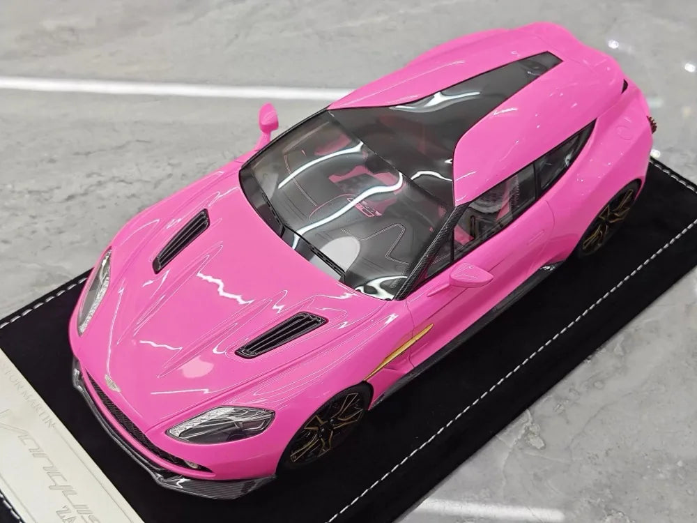 [Henson & Heaven] 1:18 Aston Martin 2019 Vanquish Zagato Shooting Brake Pink Model Car Resin