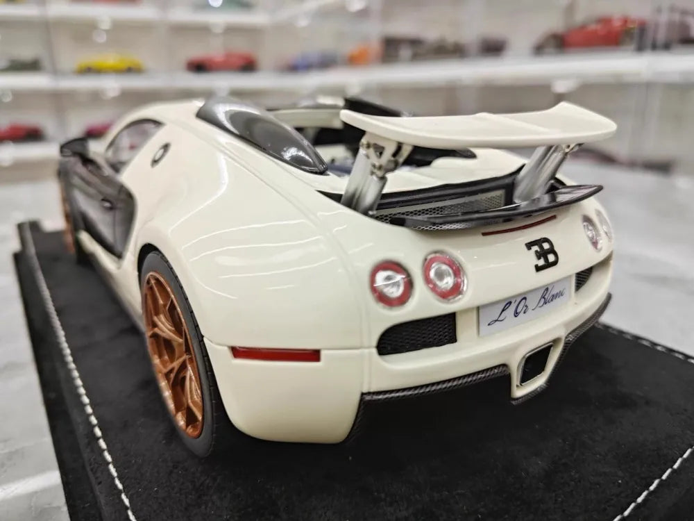 [Henson & Heaven] 1:18 Bugatti 2005 Veyron Black & White Model Car Resin