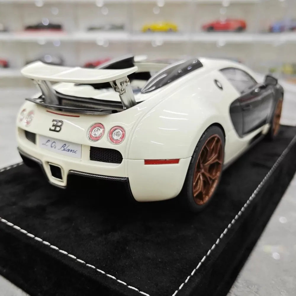 [Henson & Heaven] 1:18 Bugatti 2005 Veyron Black & White Model Car Resin