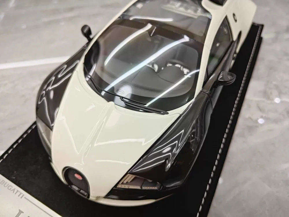 [Henson & Heaven] 1:18 Bugatti 2005 Veyron Black & White Model Car Resin
