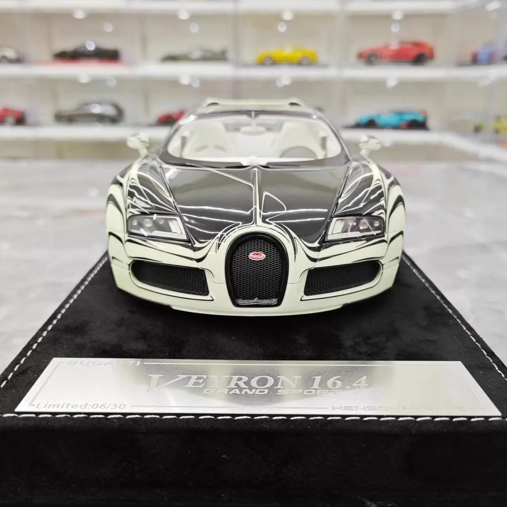 [Henson & Heaven] 1:18 Bugatti 2005 Veyron White & Black Model Car Resin