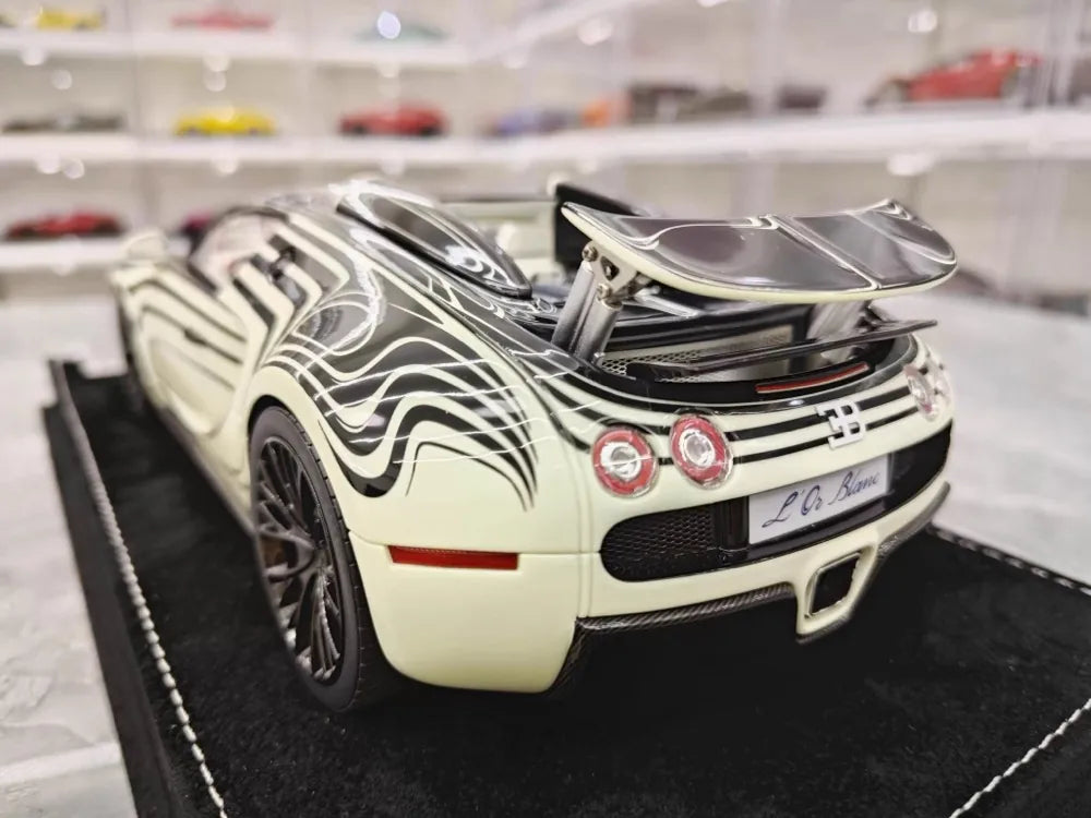 [Henson & Heaven] 1:18 Bugatti 2005 Veyron White & Black Model Car Resin