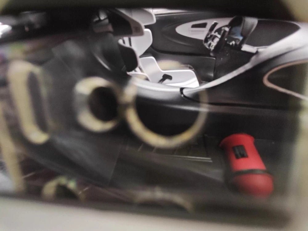 [Henson & Heaven] 1:18 Bugatti 2015 Vision Gran Turismo bianco & rosso modellino di auto resina