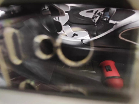 [Henson & Heaven] 1:18 Bugatti 2015 Vision Gran Turismo White & Red Model Car Resin