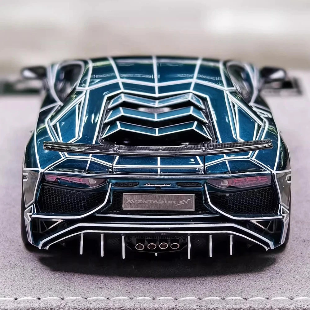 [Henson & Heaven] 1:43 Lamborghini 2015 Aventador LP750-4 SV Cracked Livery Model Car Resin