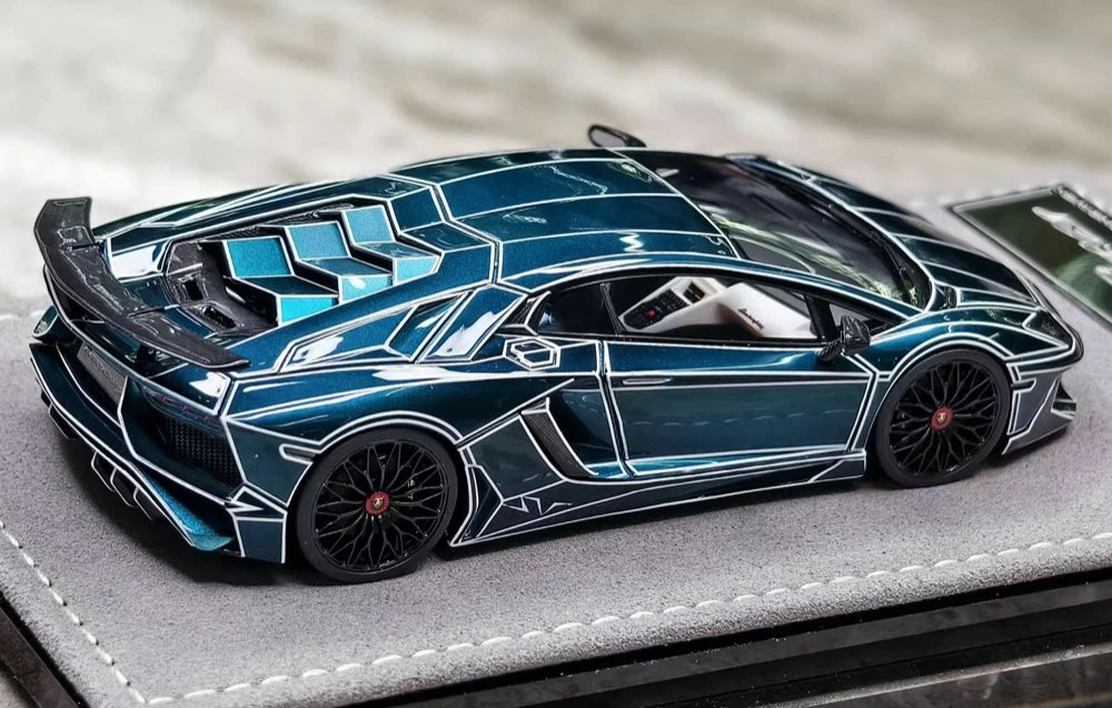 [Henson & Heaven] 1:43 Lamborghini 2015 Aventador LP750-4 SV Cracked Livery Model Car Resin