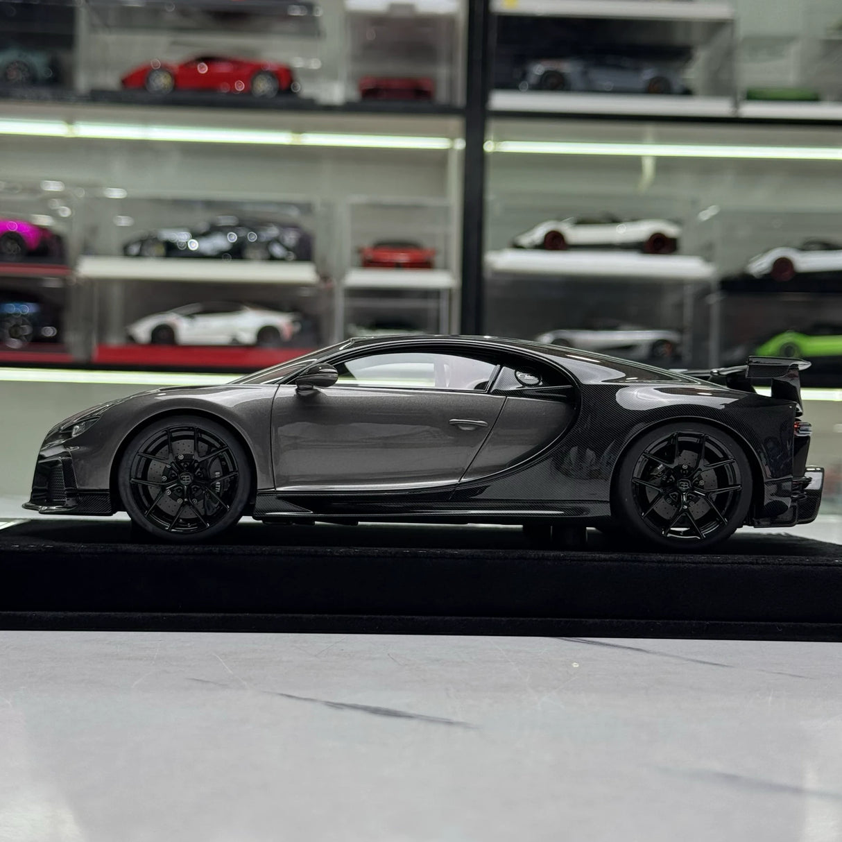 Henson & Heaven Bugatti 2020 Chiron Pur Sport Gray 1:18 – keräilyhartsimalli