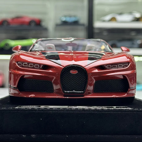 Henson & Heaven Bugatti 2022 Chiron Super Sport Red 1:18 – Keräilyhartsimalli