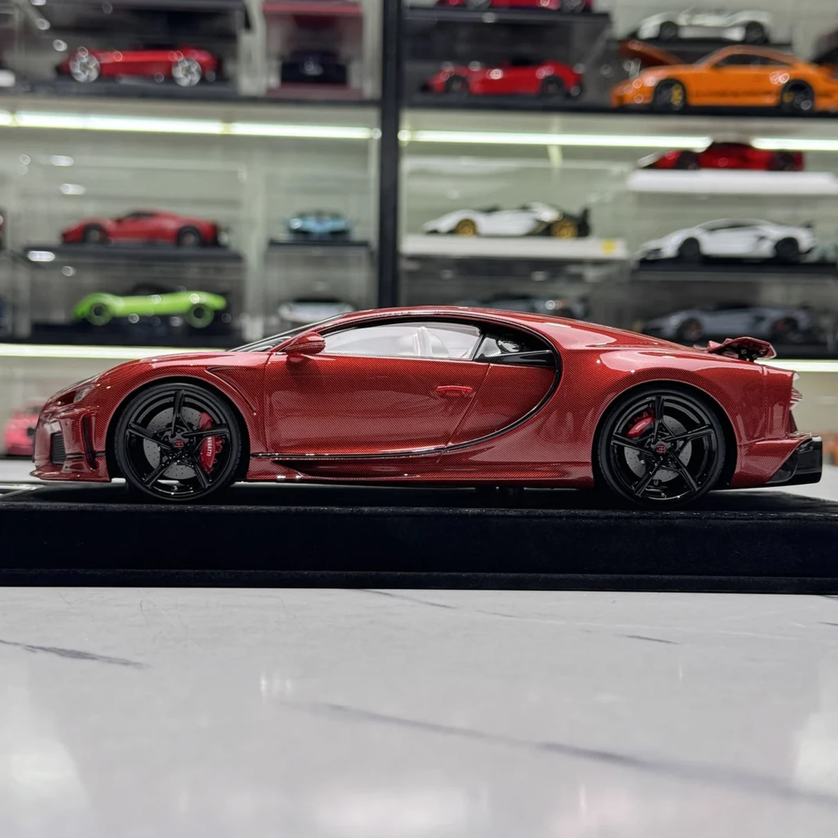 Henson & Heaven Bugatti 2022 Chiron Super Sport Red 1:18 – Resina modello in resina collezionabile