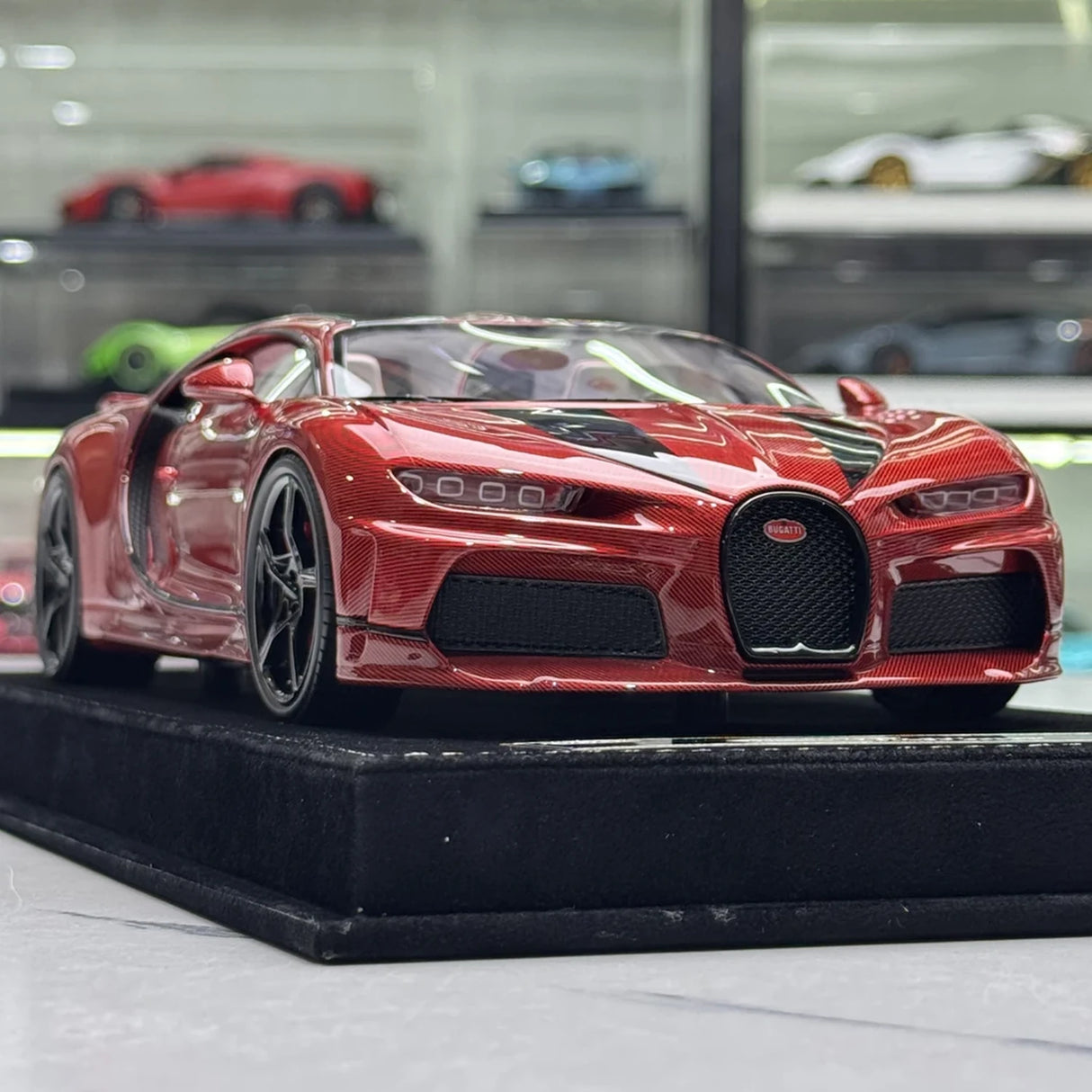 Henson & Heaven Bugatti 2022 Chiron Super Sport Red 1:18 – Resina modello in resina collezionabile