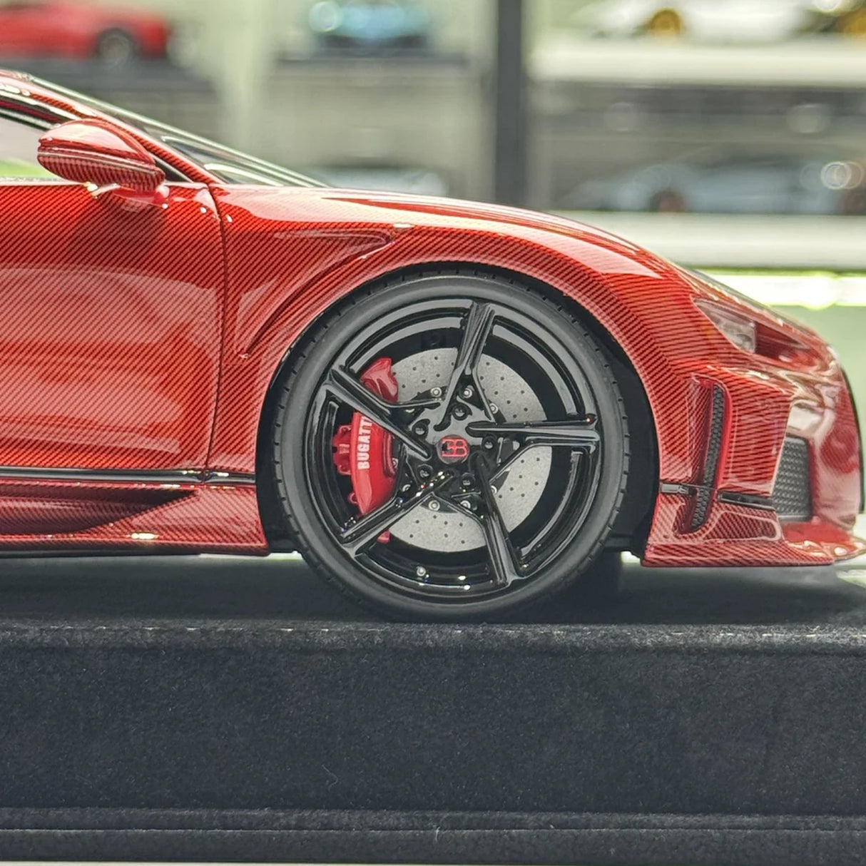 Henson & Heaven Bugatti 2022 Chiron Super Sport Red 1:18 – Resina modello in resina collezionabile
