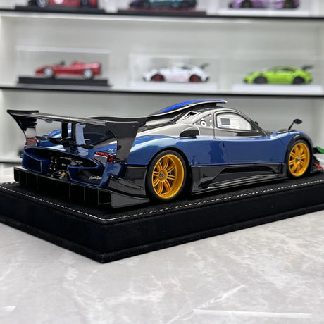 Henson & Heaven Pagani 2013 Zonda ريفولوشن بلو كربون إيطالي سترايب 1:18 – راتنج نموذجي قابل للجمع