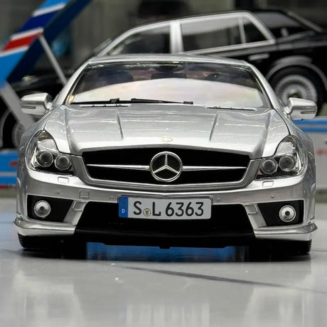 [Hot Works] 1:18 Mercedes-Benz 2008 SL63 AMG R230 Silver Model Car Die-Cast