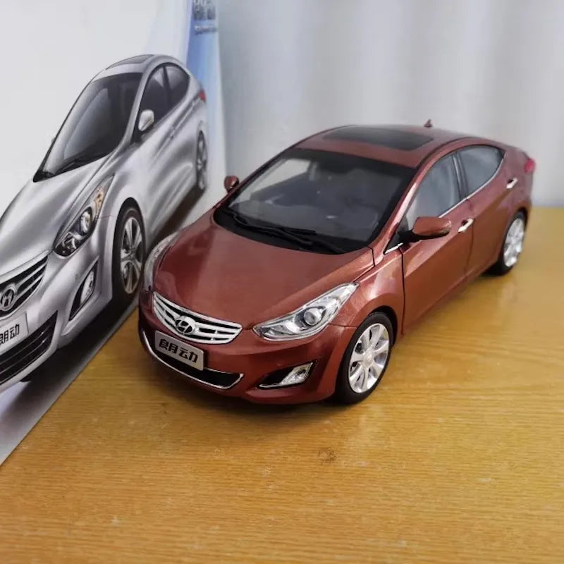 1:18 Hyundai 2013 Elantra Die Cast Model Car