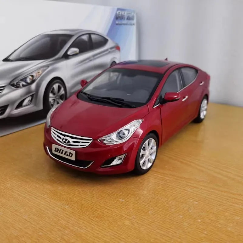 1:18 Hyundai 2013 Elantra Die Cast Model Car