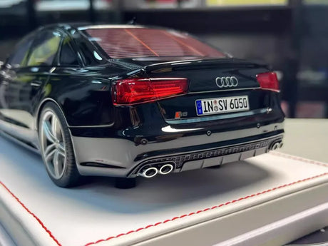 [IVY] 1:18 Audi 2012 S6 Sedan Black Model Car Resin