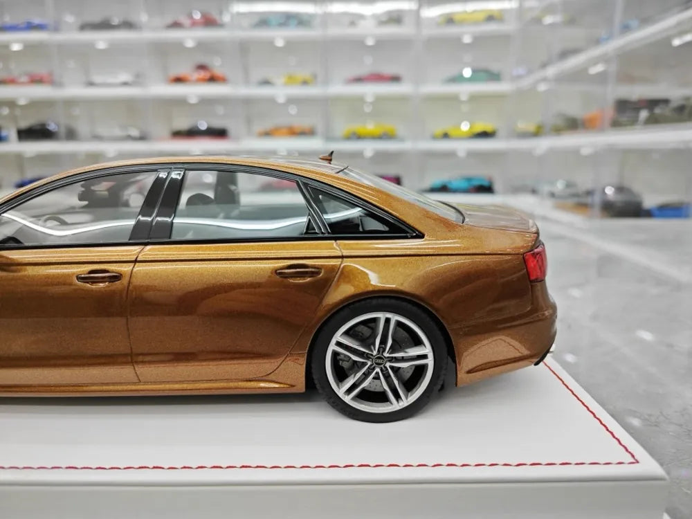 [IVY] 1:18 Audi 2012 S6 Sedan guld modellbil harts