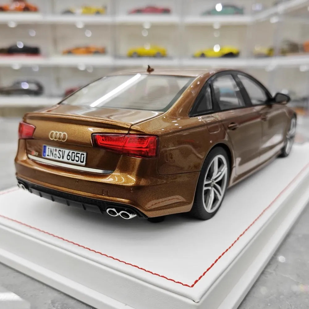 [IVY] 1:18 Audi 2012 S6 Sedan guld modellbil harts