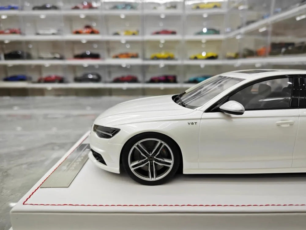 [IVY] 1:18 Audi 2012 S6 Sedan White Model Car Resin
