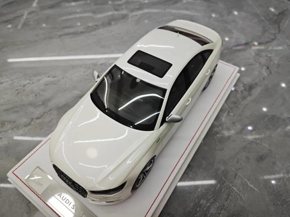 [IVY] 1:18 Audi 2012 S6 Sedan White Model Car Resin