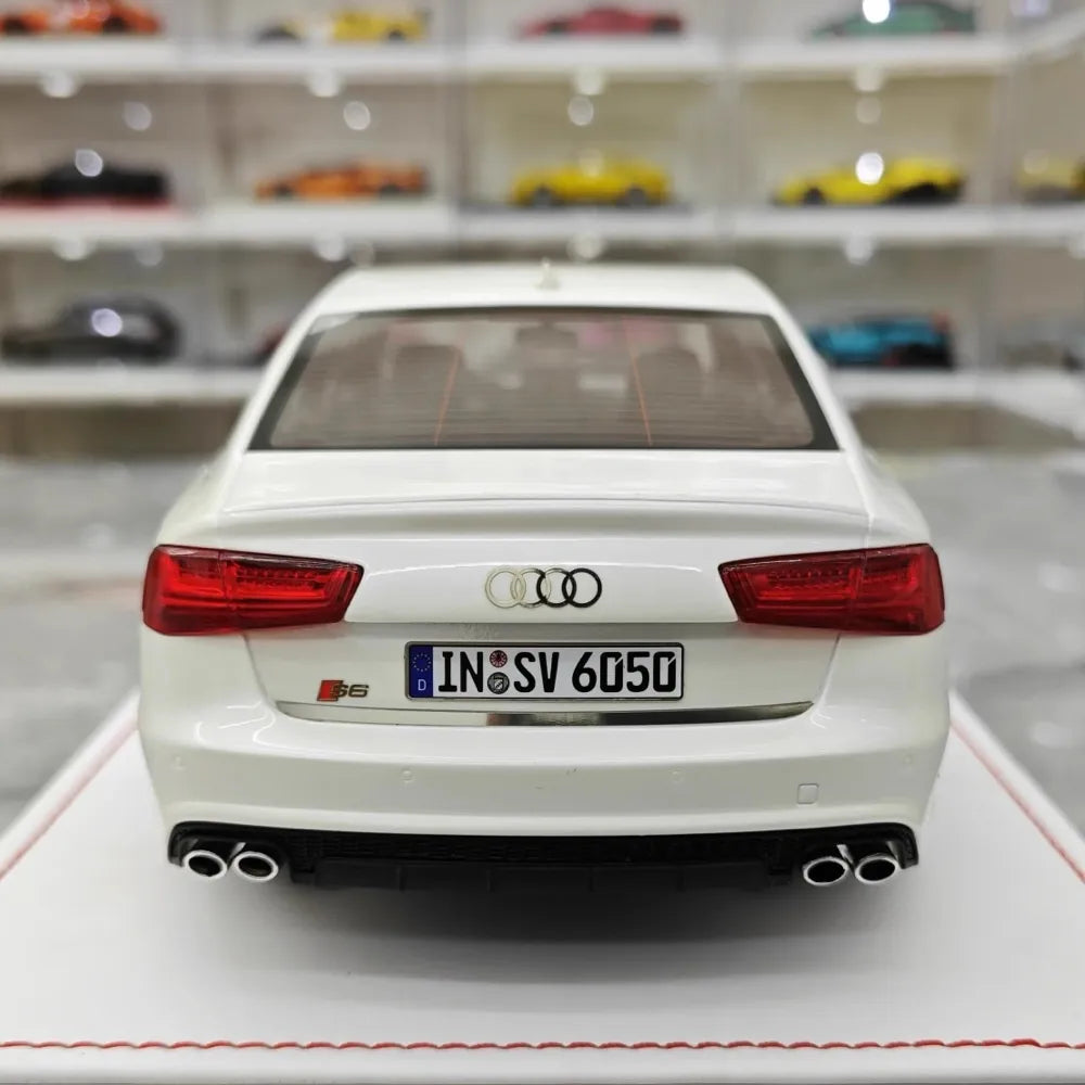 [IVY] 1:18 Audi 2012 S6 Sedan White Model Car Resin