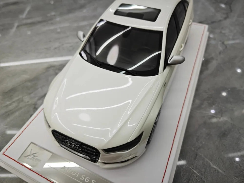 [IVY] 1:18 Audi 2012 S6 Sedan White Model Car Resin
