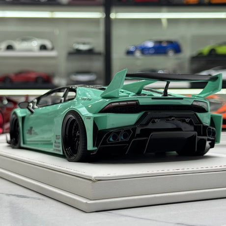 IVY Lamborghini 2014 Huracan LP610-4 LB-Works Tiffany Blue 1:18 – Sammelobjekt-Resin-Modellharz