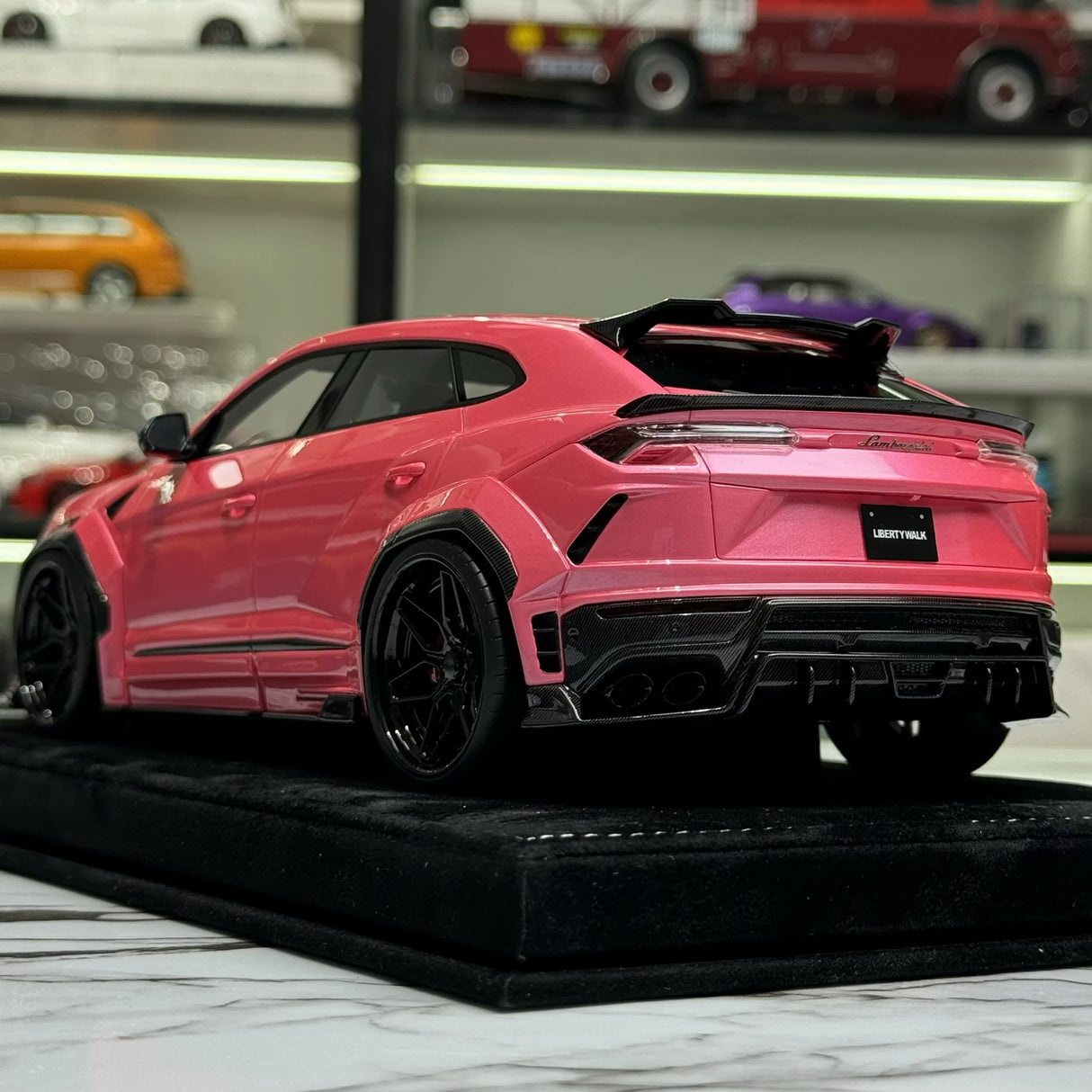 IVY Lamborghini 2018 Urus LB-Works Pink 1:18 – Verzamelbare resin modelresin resin