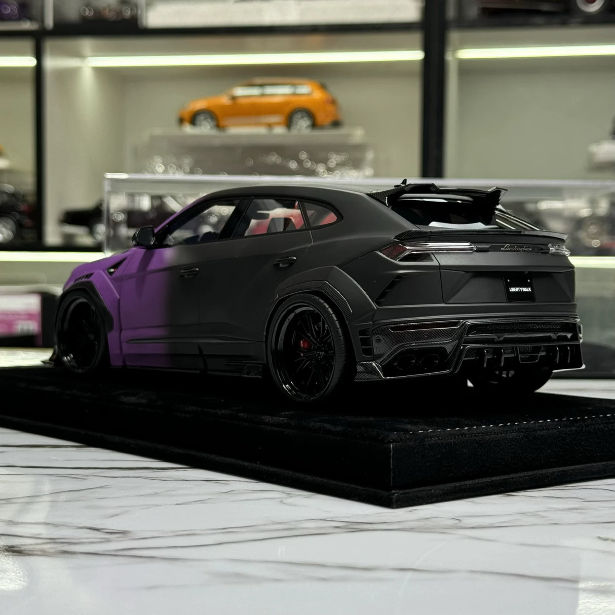 IVY Lamborghini 2018 Urus LB-ووركس بنفسجي وأسود 1:18 – راتنج نموذجي قابل للجمع