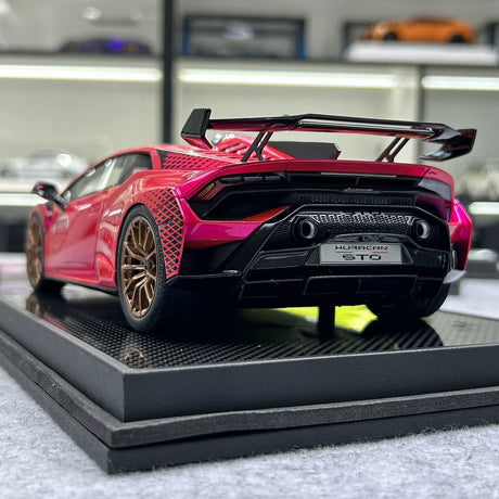 IVY Lamborghini 2021 Huracan STO Pink 1:18 – Sammelobjekt-Resin-Modellharz