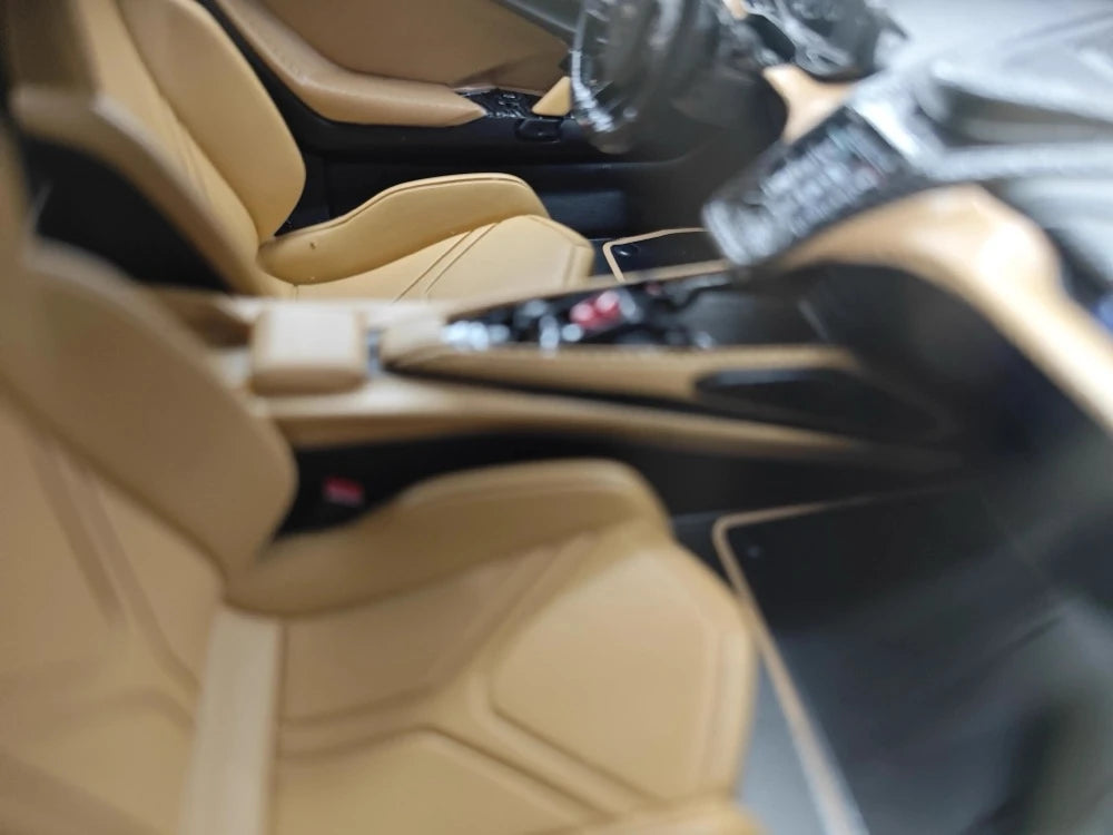 [IVY] 1:18 Lamborghini 2023 Revuelto White Model Car Resin