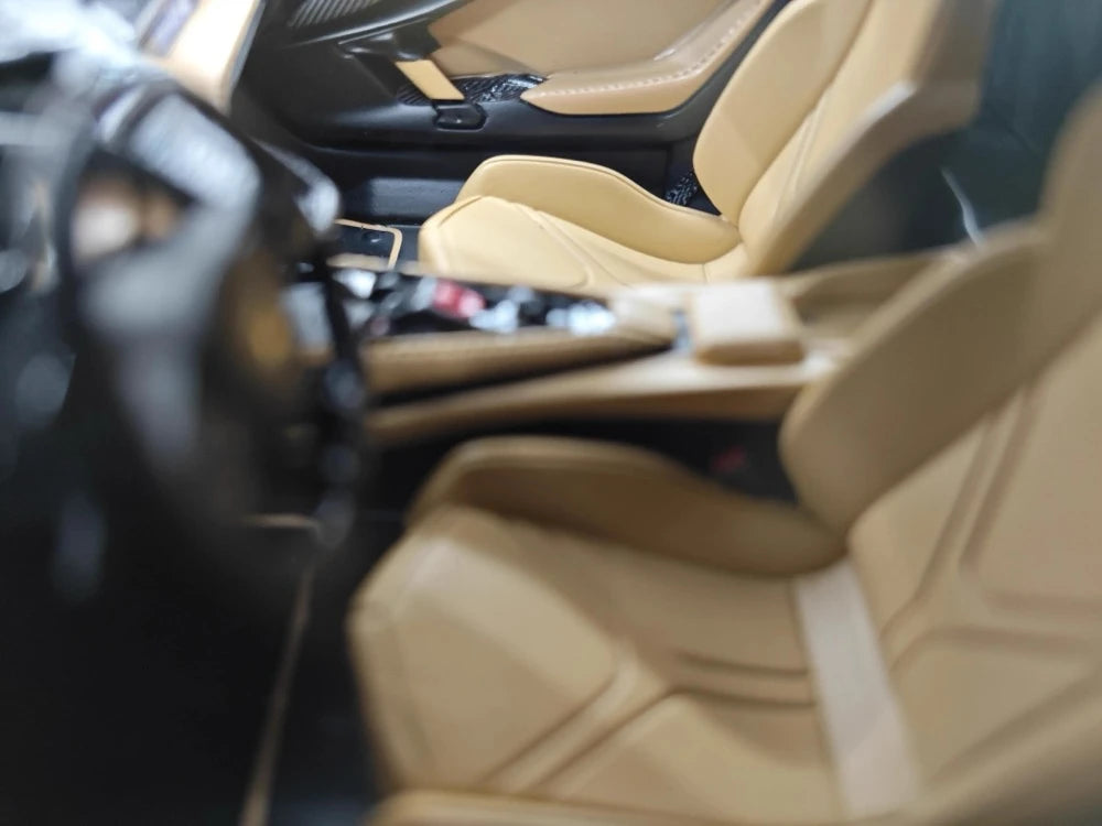 [IVY] 1:18 Lamborghini 2023 Revuelto White Model Car Resin